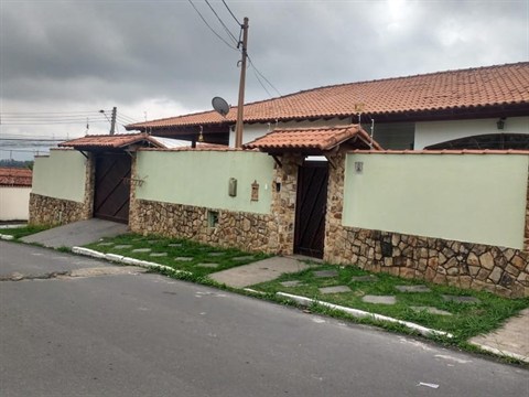 Casa à Venda