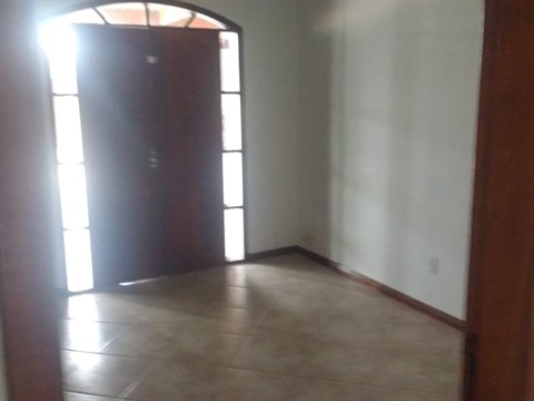 Casa à Venda